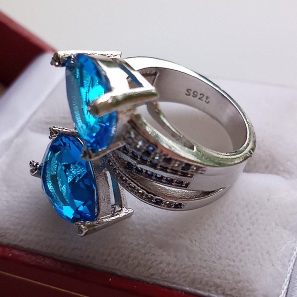 Aquamarine and White Topaz Bypass Ring - Picture 8 of 10